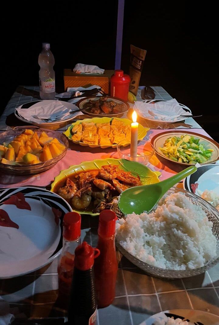ruta por indonesia cena en klotok
